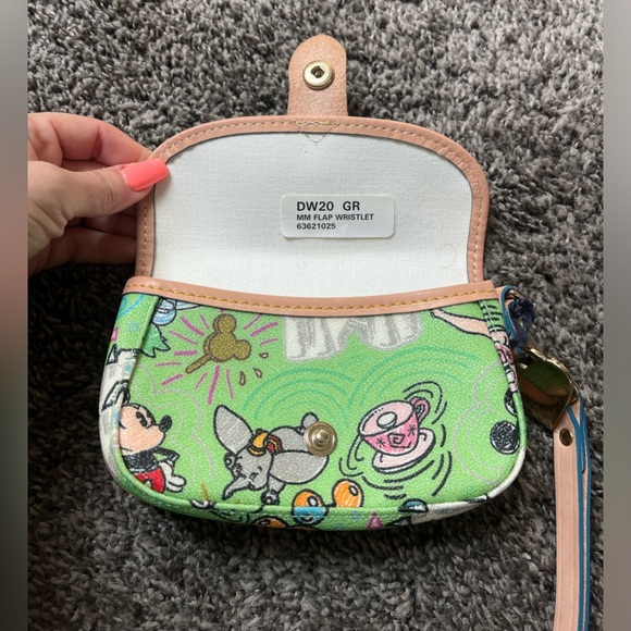 Disney Parks Dooney & Bourke Green Sketch Wristlet NWT Disney World Disneyland - Picture 6 of 8